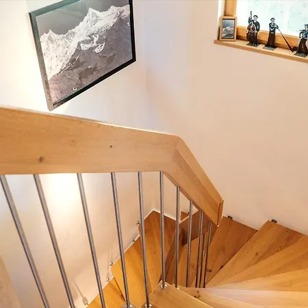 Chalet Traditionelles Fuer Erholsame Wintertage Saas-Fee
